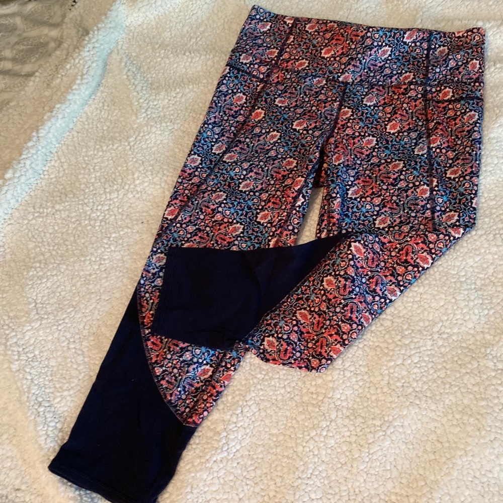 Athleta High Rise Cropped Pattern Leggings
